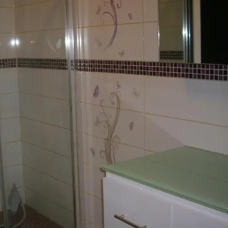 Bed & Breakfast La Des Mesange Gray